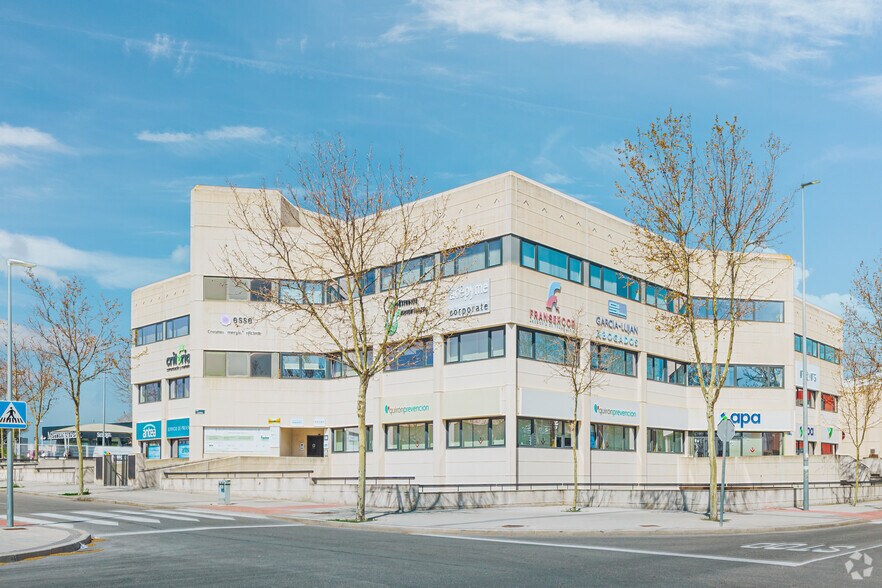 Calle Londres, 38, Las Rozas de Madrid, Madrid à vendre - Photo de l’immeuble – Image 2 sur 2