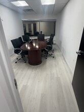 40 Cutter Mill Rd, Great Neck, NY à louer Photo intérieure– Image 1 sur 5