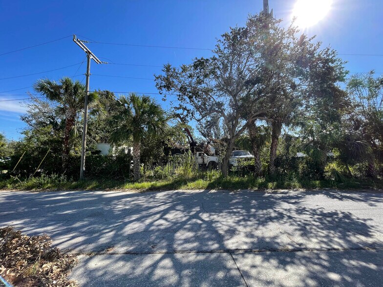 1337 Zacchini Ave, Sarasota, FL à louer - Photo de l’immeuble – Image 3 sur 6