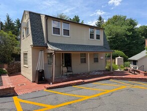 1-3 Brick Walk Ln, Farmington, CT à louer Photo de l’immeuble– Image 2 sur 6