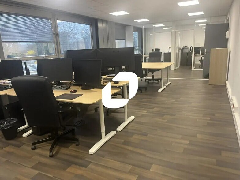 Bureau dans Croix à vendre - Photo de l’immeuble – Image 1 sur 9