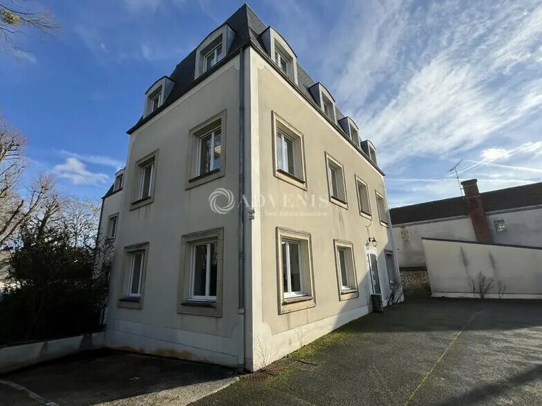 Bureau dans Dammarie-les-Lys à vendre - Photo de l’immeuble – Image 2 sur 12