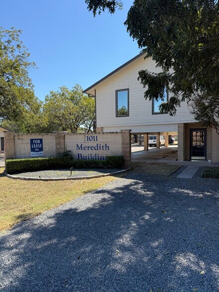 1011 Meredith Dr, Austin, TX à louer - Photo de l’immeuble – Image 2 sur 25