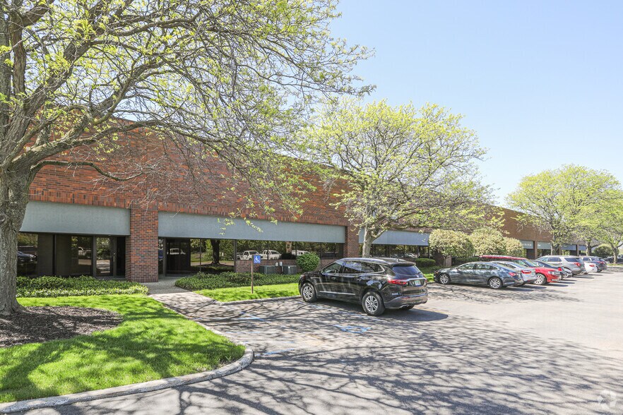 4501-4525 Broadmoor Ave SE, Grand Rapids, MI à louer - Photo de l’immeuble – Image 1 sur 13