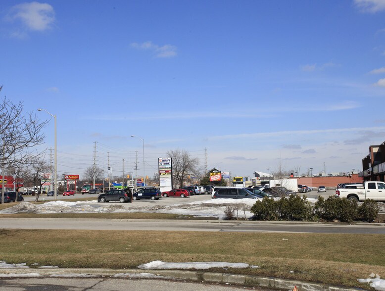 1450-1458 Dundas St E, Mississauga, ON à louer - Photo de l’immeuble – Image 3 sur 11