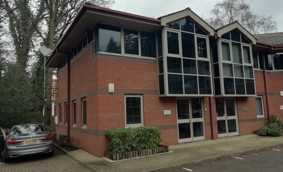 Dukes Ride, Crowthorne à louer Photo de l’immeuble– Image 1 sur 7