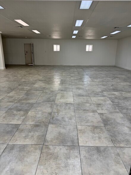 825 S Decatur Blvd, Las Vegas, NV à vendre - Photo de l’immeuble – Image 2 sur 14