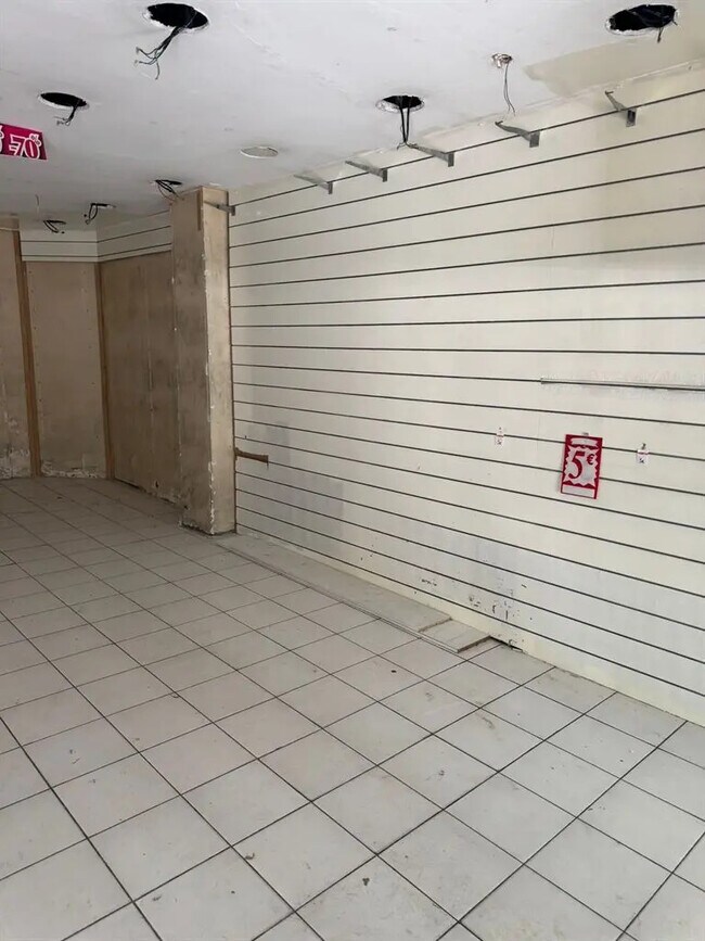 Plus de détails pour Local commercial à louer