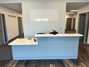 38410 5th St W St, Palmdale, CA à louer Hall d’entrée– Image 1 sur 8