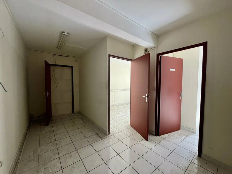 Bureau dans Châteaurenard à vendre - Photo de l’immeuble – Image 2 sur 4