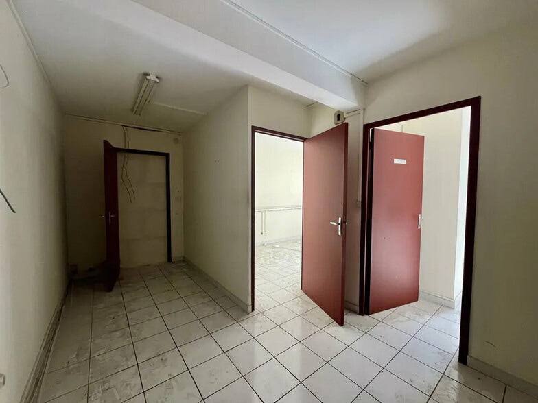 Bureau dans Châteaurenard à vendre - Photo intérieure – Image 2 sur 4