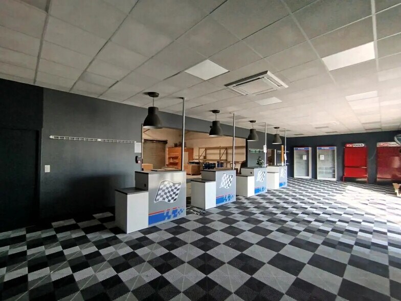 Local d’activités dans Toulouse à louer - Photo de l’immeuble – Image 2 sur 15