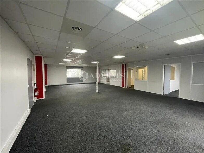 Bureau dans Tremblay-en-France à louer - Photo de l’immeuble – Image 3 sur 7