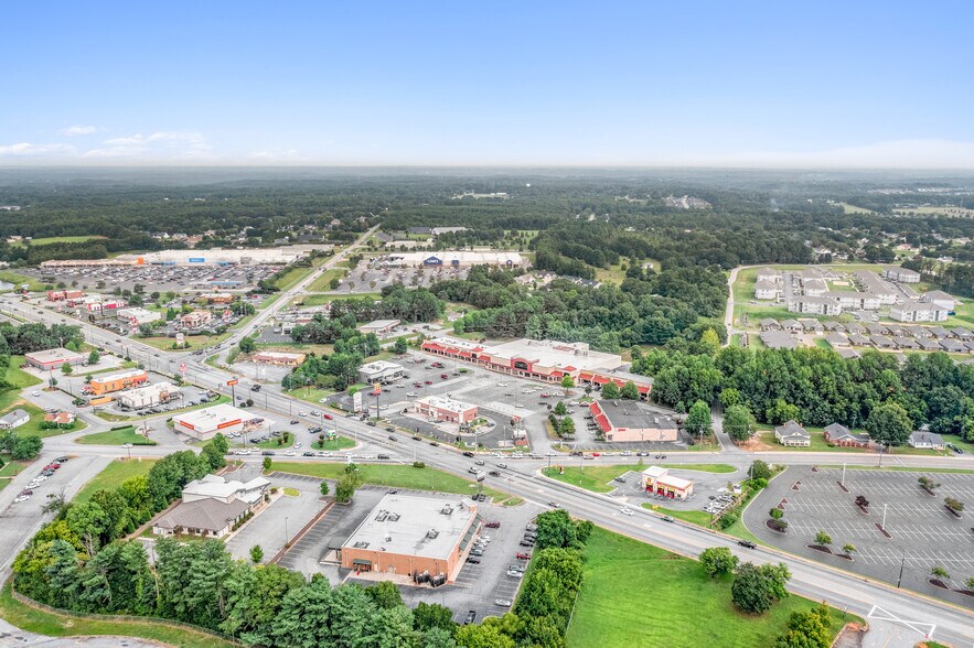 3720 Boiling Springs Rd, Boiling Springs, SC à louer - Photo de l’immeuble – Image 1 sur 16