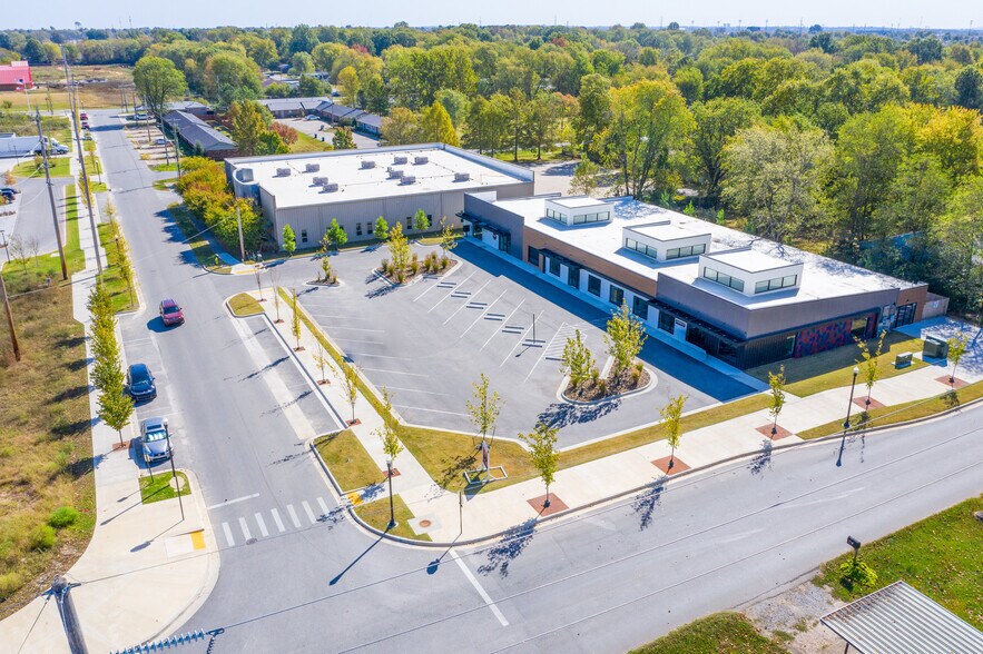 1003 S Main St, Bentonville, AR à louer - Photo de l’immeuble – Image 2 sur 3