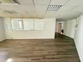 Bureau dans Évry-Courcouronnes à louer - Photo de l’immeuble – Image 3 sur 6
