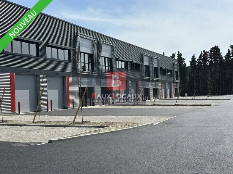 Local d’activités dans Villeneuve-lès-Avignon à louer - Photo de l’immeuble – Image 3 sur 11