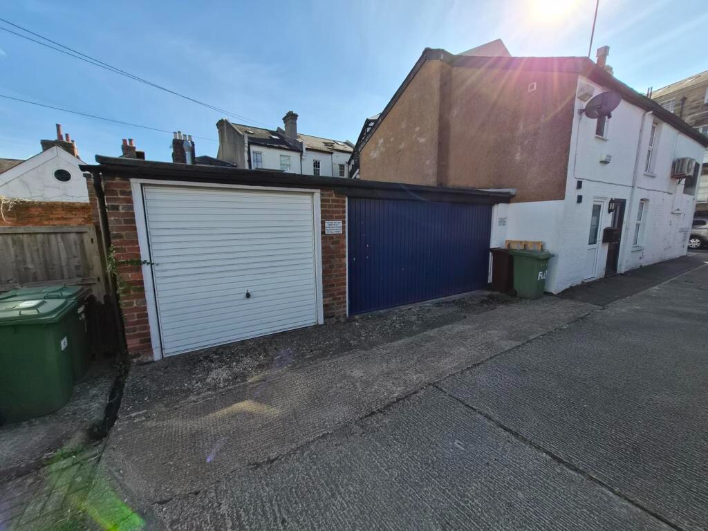 39 Crescent Rd, Tunbridge Wells à vendre Photo principale– Image 1 sur 4