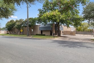2020 Rutland Dr, Austin, TX à louer Photo de l’immeuble– Image 2 sur 30