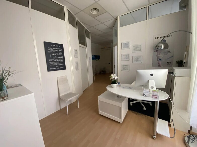14 Rue Buttura, Cannes à louer - Photo de l’immeuble – Image 2 sur 11