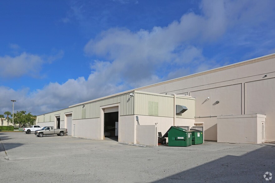 111 US Highway One, North Palm Beach, FL à louer - Photo de l’immeuble – Image 3 sur 4