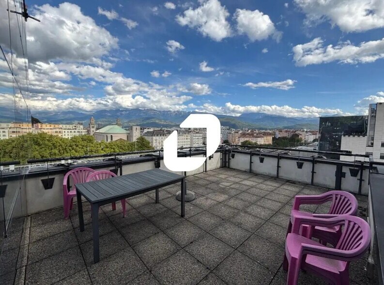 Bureau dans Grenoble à louer - Photo de l’immeuble – Image 2 sur 7