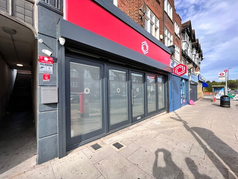 5 Court Parade, Wembley à vendre - Photo de l’immeuble – Image 2 sur 9
