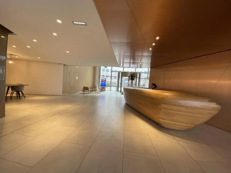 Bureau dans Levallois-Perret à louer - Photo de l’immeuble – Image 2 sur 4