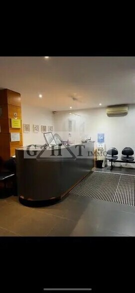 Local commercial dans Charenton-le-Pont à vendre - Photo de l’immeuble – Image 2 sur 3