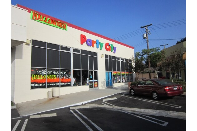 2011 N Hollywood Way, Burbank, CA à louer - Photo de l’immeuble – Image 3 sur 4