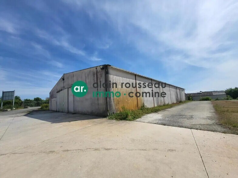 Local d’activités dans Mozé-sur-Louet à louer - Photo de l’immeuble – Image 2 sur 3