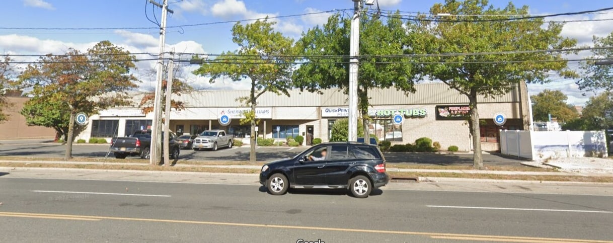 1601-1607 Lakeland Ave, Bohemia, NY à louer Photo de l’immeuble– Image 1 sur 3