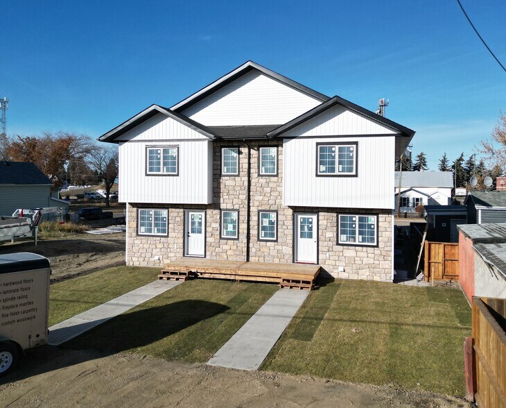 5139 48 St, Innisfail, AB à vendre - Photo de l’immeuble – Image 2 sur 36