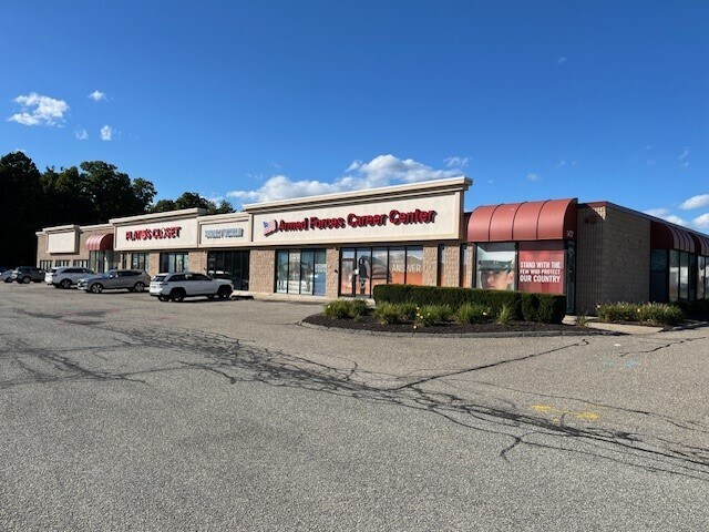1458 Riverdale St, West Springfield, MA à louer - Photo de l’immeuble – Image 2 sur 14