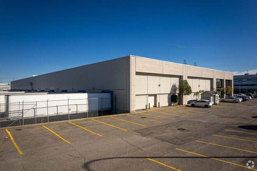 4015-4045 Rue Garand, Laval, QC à louer - Photo de l’immeuble – Image 3 sur 4
