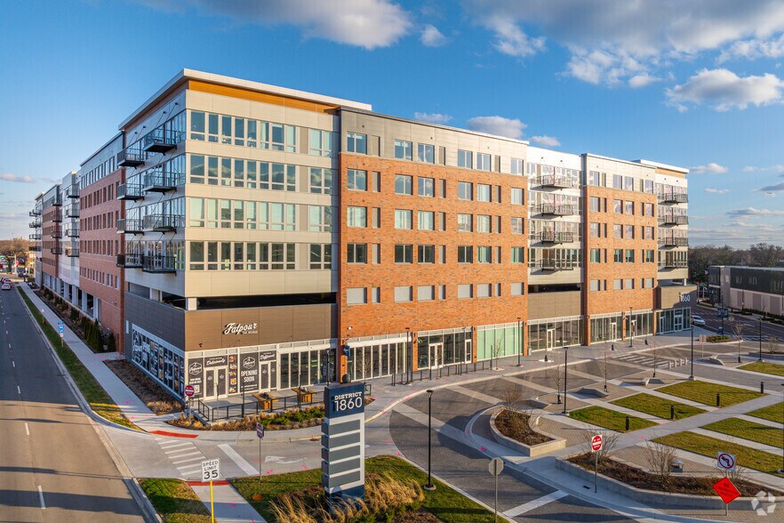 7215 N District Ave, Lincolnwood, IL à louer - Photo de l’immeuble – Image 3 sur 7