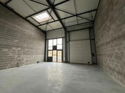 Espace intérieur spacieux, idéal pour un projet professionnel.