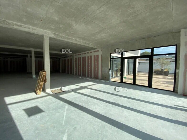 480 Route De Berre, Éguilles à louer - Photo de l’immeuble – Image 2 sur 5
