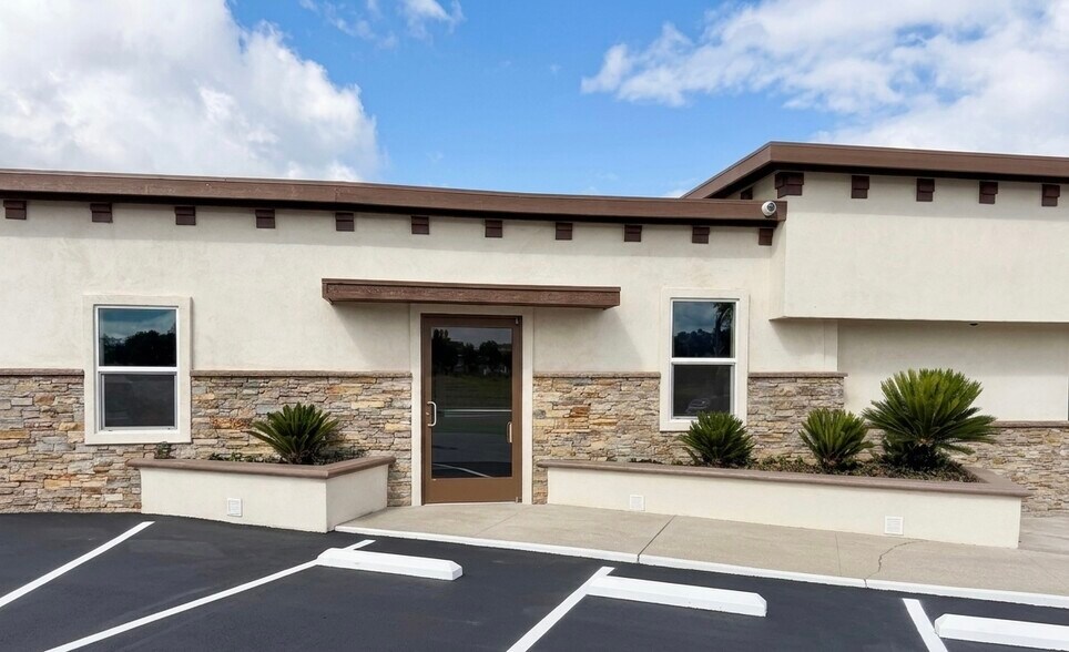 24639 Arch St, Santa Clarita, CA à louer - Photo de l’immeuble – Image 2 sur 12