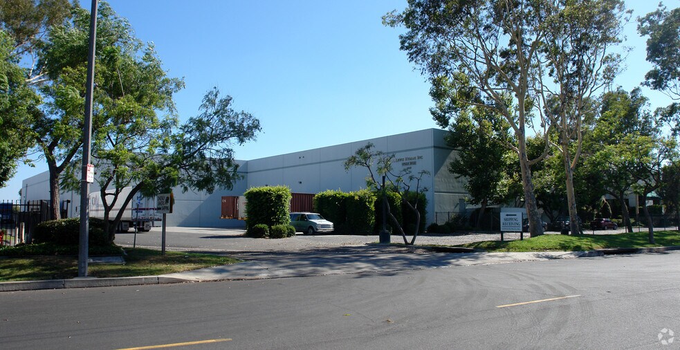 860 Sandhill Ave, Carson, CA à louer - Photo de l’immeuble – Image 3 sur 8