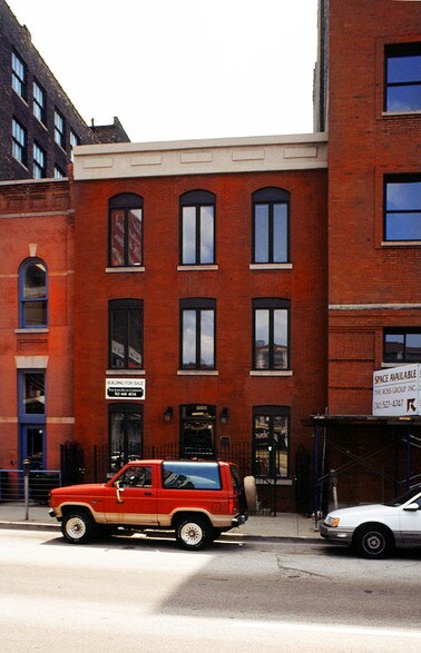 223 W Ohio St, Chicago, IL à vendre - Photo de l’immeuble – Image 2 sur 4
