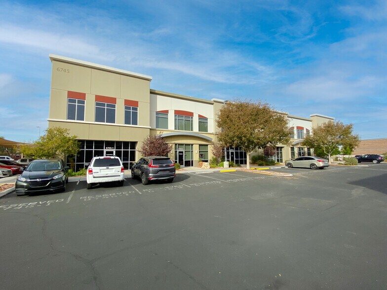 6745 S Eastern Ave, Las Vegas, NV à louer - Photo de l’immeuble – Image 2 sur 5