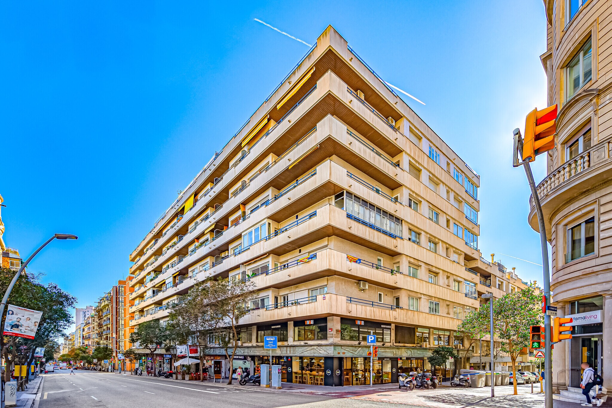 Local commercial dans Barcelone, Barcelona à louer Photo principale– Image 1 sur 8