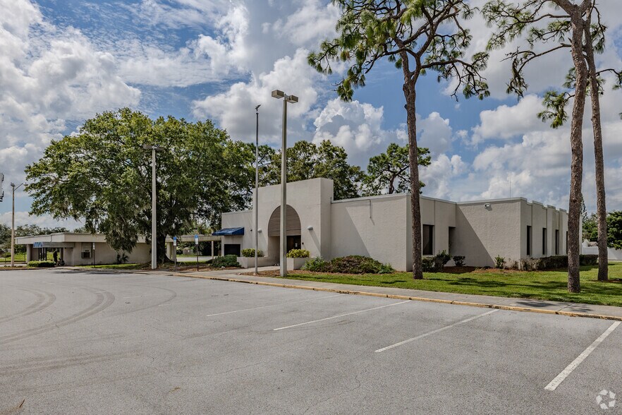 2123 US Hwy 19, Holiday, FL à louer - Photo de l’immeuble – Image 2 sur 2