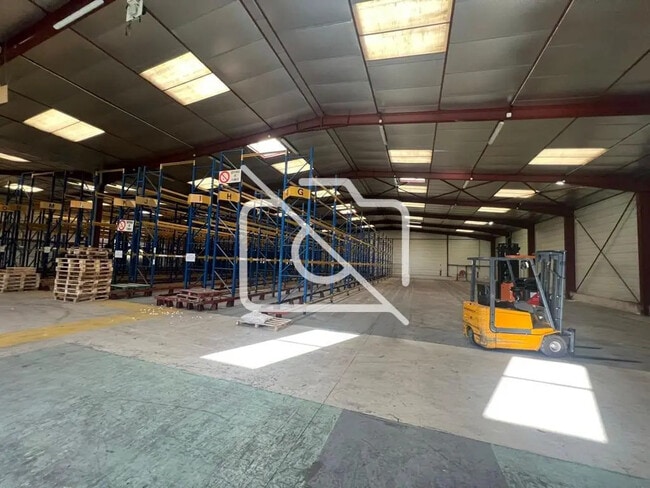 Plus de détails pour Bureau, Local d'activités à louer