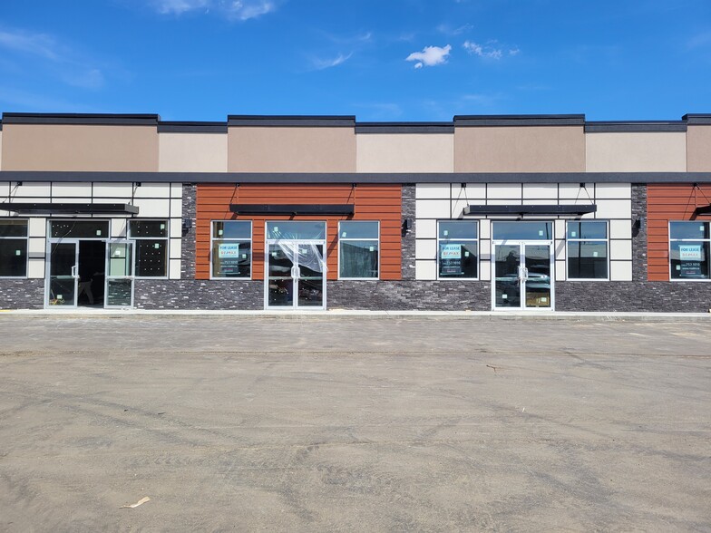 6217 48A Av, Camrose, AB à louer - Photo de l’immeuble – Image 2 sur 6