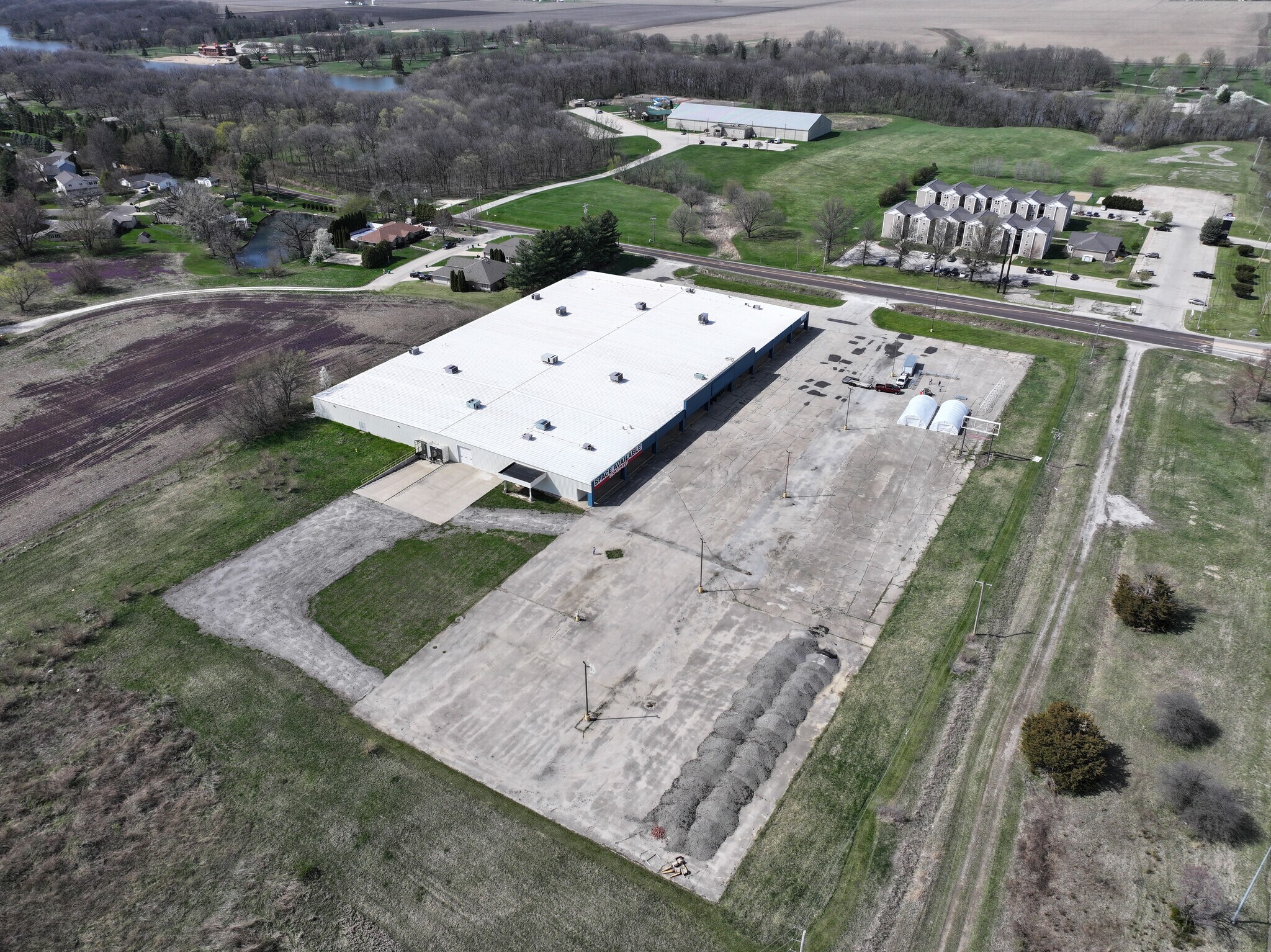 888 S Lake Storey Rd, Galesburg, IL à louer Photo de l’immeuble– Image 1 sur 17