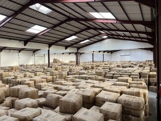 Plus de détails pour 3 Rue Du Stade Sauvanet, Le Mesnil-Amelot - Bureau, Local d'activités à louer