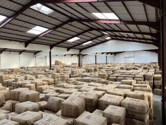 Plus de détails pour 3 Rue Du Stade Sauvanet, Le Mesnil-Amelot - Bureau, Local d'activités à louer