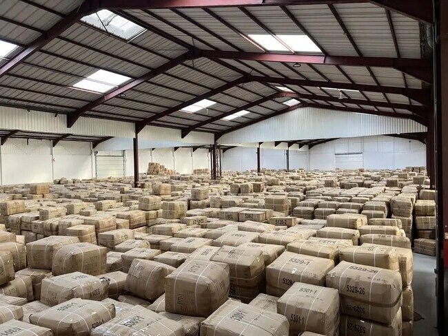 Plus de détails pour 3 Rue Du Stade Sauvanet, Le Mesnil-Amelot - Bureau, Local d'activités à louer